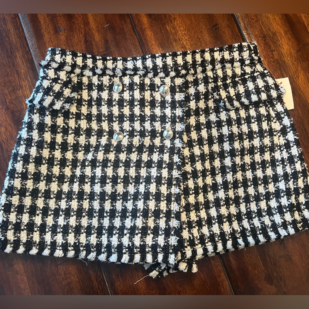 Stylish House Of Harlow 1960 Black and White tweed Women's skort